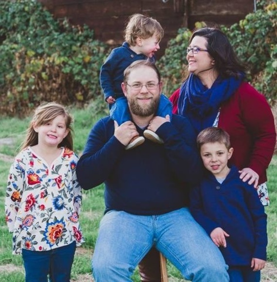 Meet your Posher, Lora - Picture 1 of 1